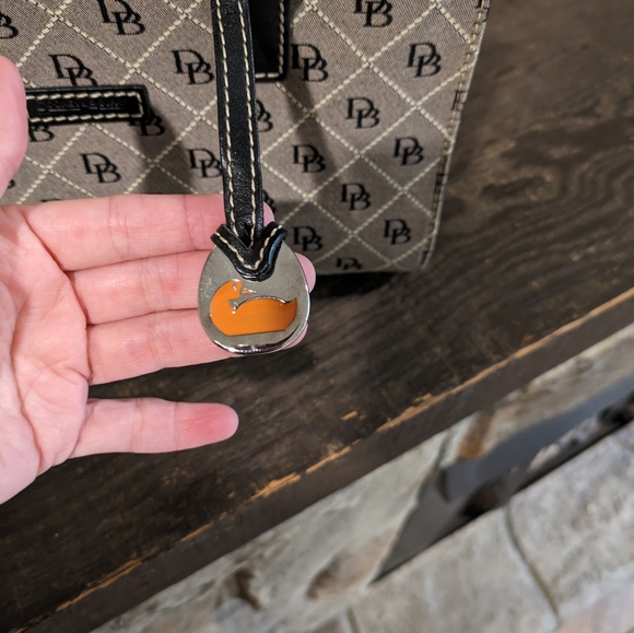 Dooney & Bourke purse - Picture 4 of 14